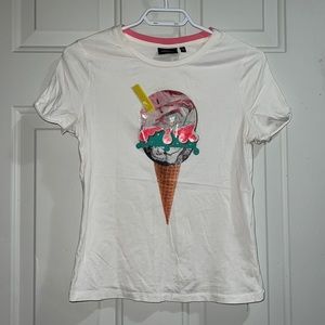 White graphic t-shirt with ice cream print